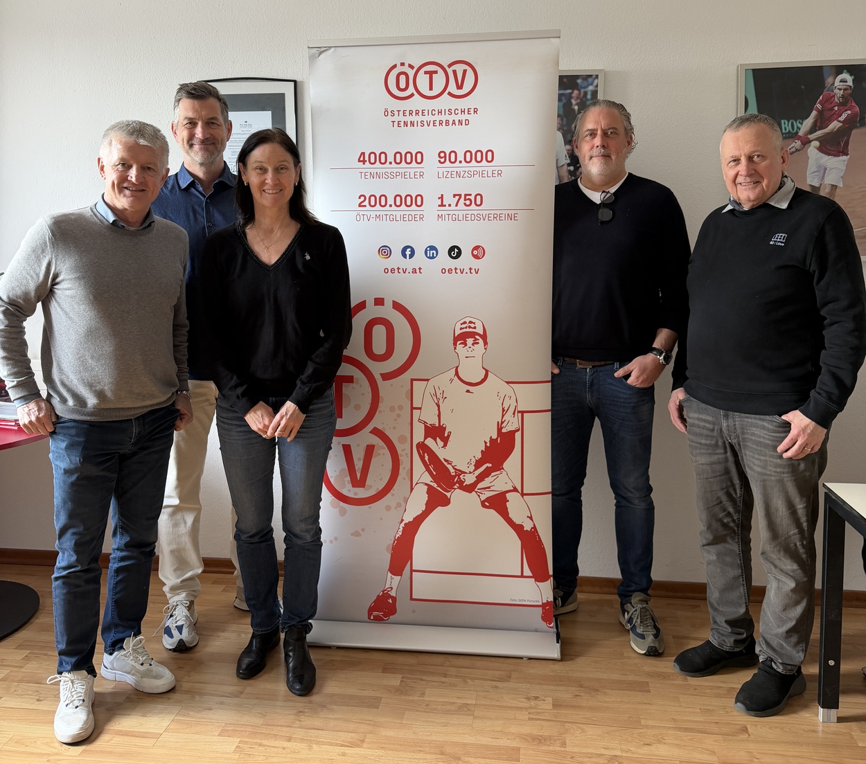 Tennis-Geschichte in Mödling: Kooperation für die 1. Österreichische Holzschlägermeisterschaft besiegelt!